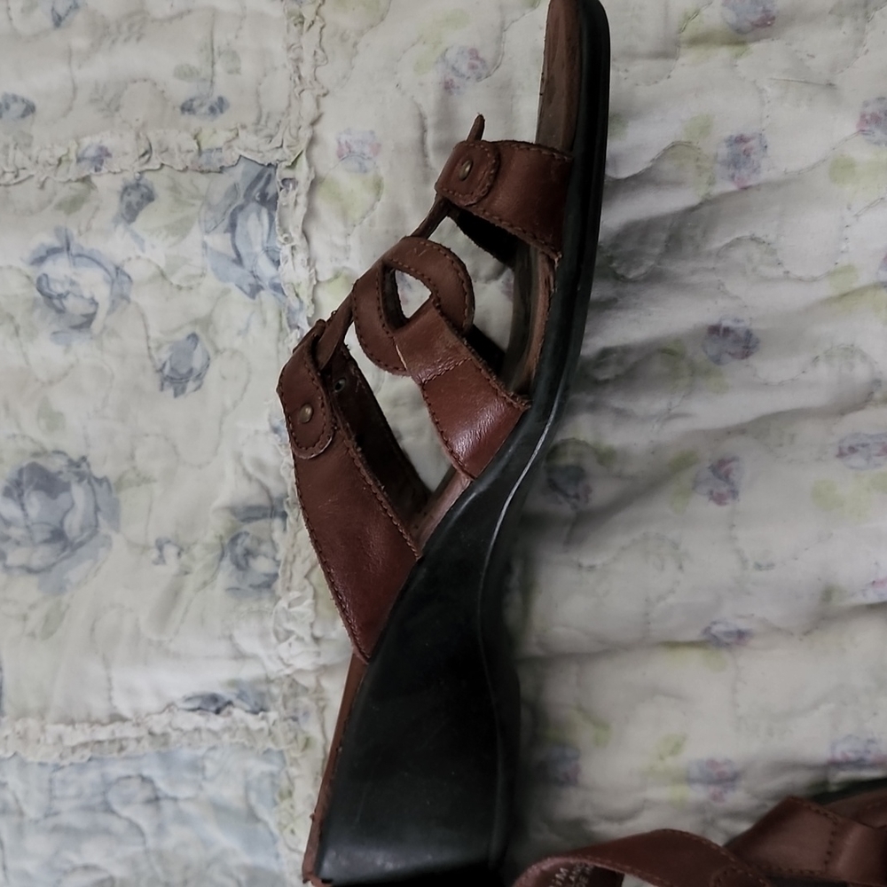 Shoes - Picture 2 of 4